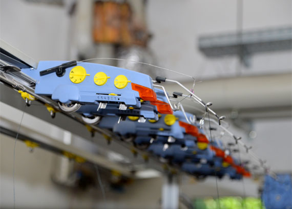 Entwicklung von technischen Gestricken und Strickmode-Kollektionen