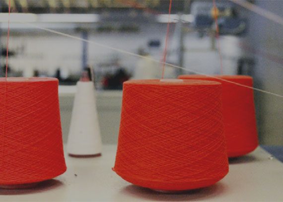 Technologieberatung zur Prototypen- und Serienfertigung, Vermittlung von Produktionskapazitäten, Hilfe beim Organisieren von Fertigungsprozessen für Strickwaren